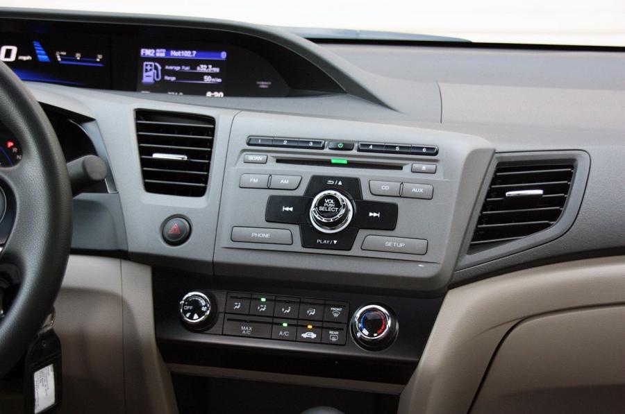  Honda Civic EX Sedan 2012 года  (фото 18 из 36)